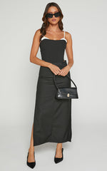Lioness - Minimalist Midi Skirt in Onyx